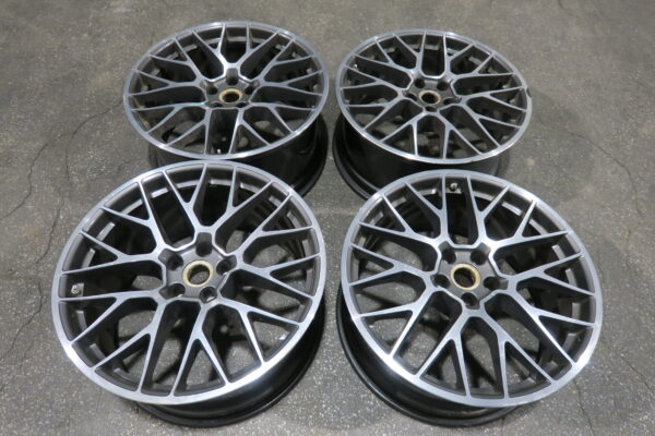 Original Porsche Macan 20 Zoll Spyder RS Felgensatz 4 Stück 10Jx20H2 ET19 95B601025BG RD564 / 9Jx20H2 ET26 95B601025BG RD563