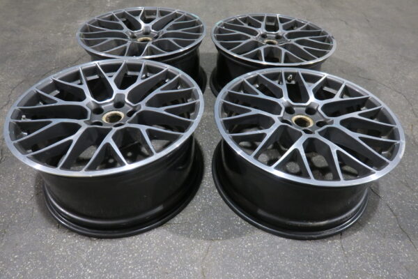 Original Porsche Macan 20 Zoll Spyder RS Felgensatz 4 Stück 10Jx20H2 ET19 95B601025BG RD564 / 9Jx20H2 ET26 95B601025BG RD563 – Bild 3