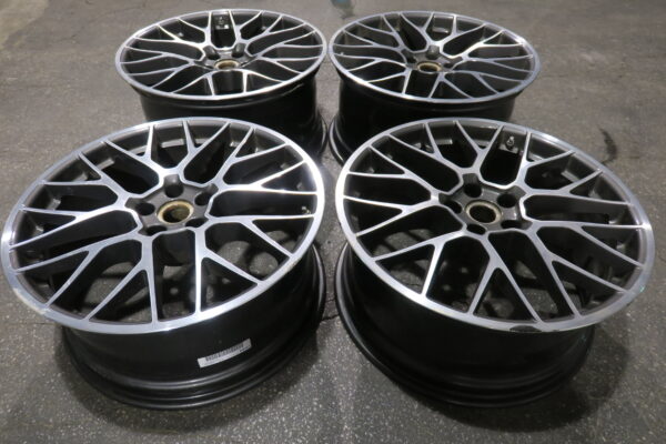Original Porsche Macan 20 Zoll Spyder RS Felgensatz 4 Stück 10Jx20H2 ET19 95B601025BG RD564 / 9Jx20H2 ET26 95B601025BG RD563 – Bild 4