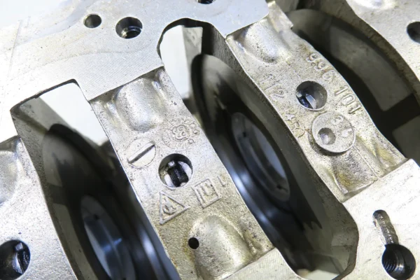 PORSCHE 911 996 3,4L Carrera 2 /4 Kurbelwellengehäuse Lagergehäuse 9961011113R / 9961011124R crankshaft housing – Bild 8