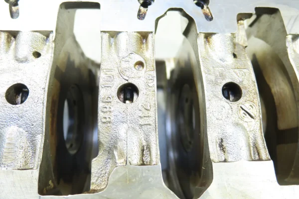 PORSCHE 911 996 3,4L Carrera 2 /4 Kurbelwellengehäuse Lagergehäuse 9961011113R / 9961011124R crankshaft housing – Bild 7
