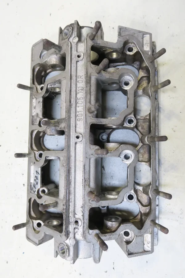 PORSCHE 911  Nockenwellengehäuse 9011051110R camshaft housing
