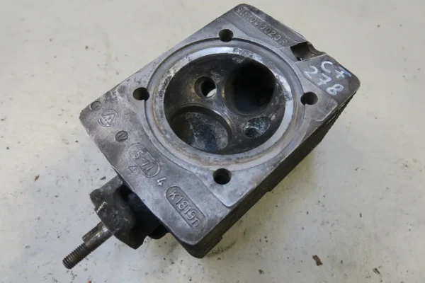 Porsche 911 Zylinderkopf 9111043020R BJ 5-71 cylinder head
