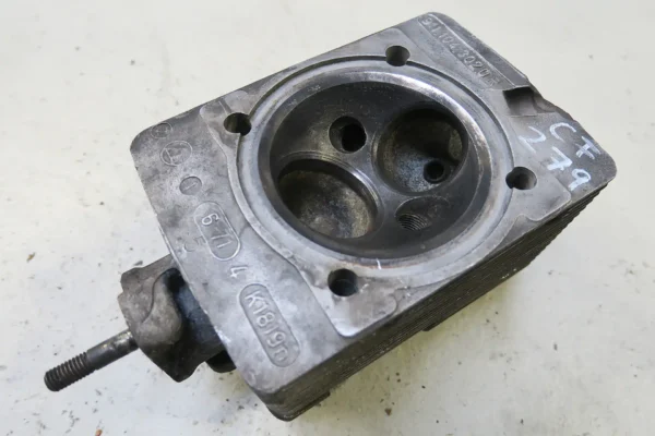 Porsche 911 Zylinderkopf 9111043020R BJ 6-71 cylinder head