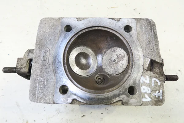 Porsche 911 Zylinderkopf 9011043062R BJ 4-69 cylinder head – Bild 3