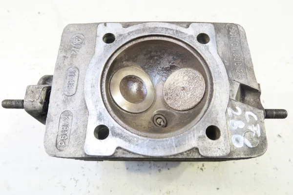 Porsche 911 Zylinderkopf 9011043060R BJ 11-68 cylinder head – Bild 3