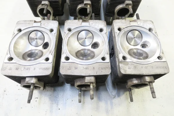 Porsche 911 930 3,2 Carrera Zylinderkopf 6er Set 9301043254R BJ 7-85 cylinder head – Bild 3