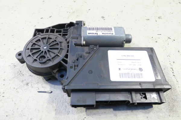 Porsche Cayenne Fensterhebermotor hinten rechts 95562470400 window motor
