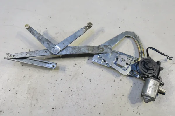Porsche 911 930 G Modell elektrisch Fensterheber vorne rechts 91154200445 mit Motor Brose 680-64320-600 / 0130821230 – Bild 4