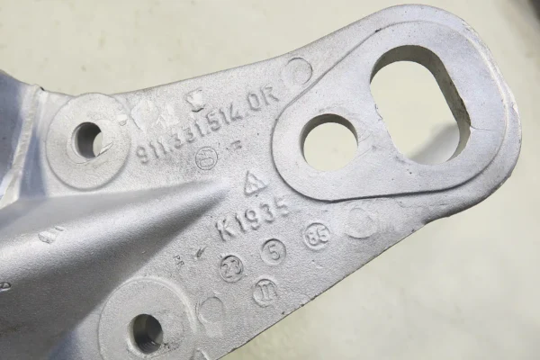 Porsche 911 G-Modell Achsträger Achsschenkel Radträger rechts 9113315140R wheel carrier – Bild 8