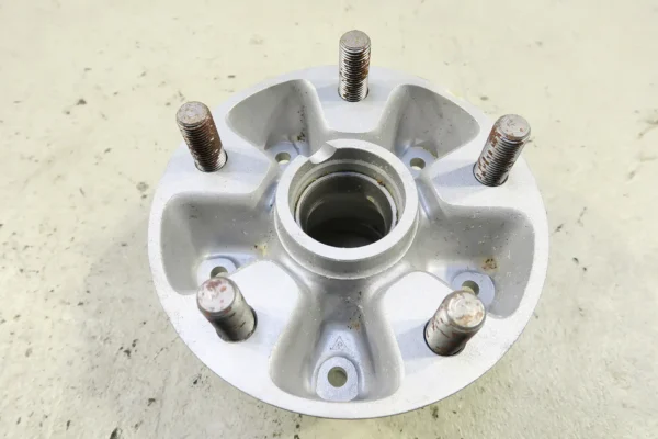 Porsche 911 F-Modell Radnabe Vorderachse 9013416053R mit Radbolzen original – Bild 4