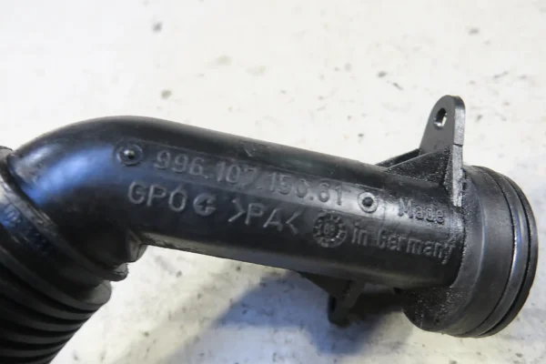 PORSCHE 911 996 997 Einfüllstutzen Öltank 99610715061 oil tank filler tube – Bild 4