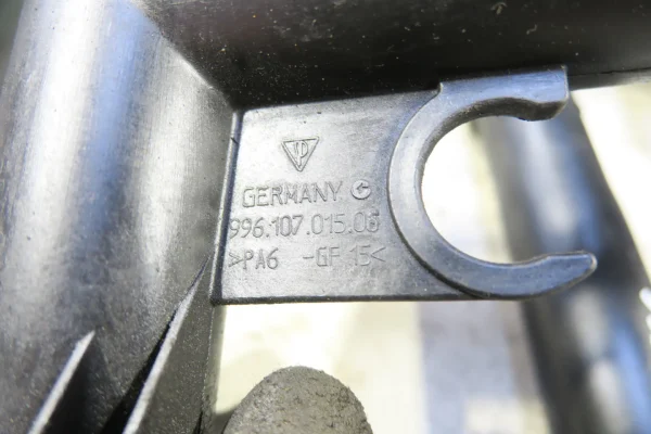 PORSCHE Boxster 986 Einfüllstutzen Öltank 99610701506 / 05 oil tank filler tube – Bild 4