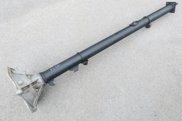 Porsche 924 944 951 Transaxle Transaxlerohr Kardanwelle Zentralrohr Schaltung Version mit Haken 477521271F