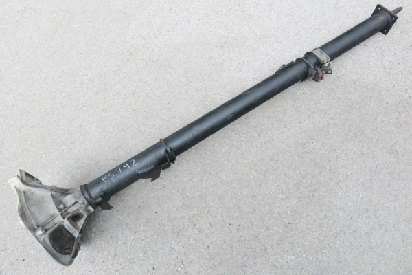 Porsche 924 944 951 Transaxle Transaxlerohr Kardanwelle Zentralrohr Schaltung Version mit Haken 477521271F