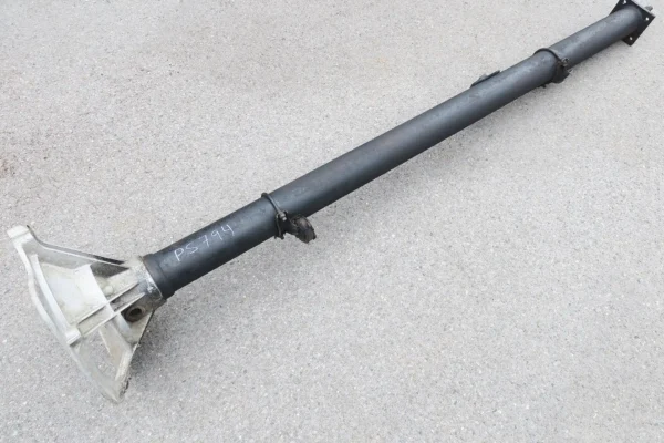 Porsche 924 944 951 Transaxle Transaxlerohr Kardanwelle Zentralrohr Schaltung Version ohne Haken 477521271F – Bild 2