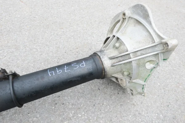 Porsche 924 944 951 Transaxle Transaxlerohr Kardanwelle Zentralrohr Schaltung Version ohne Haken 477521271F – Bild 4