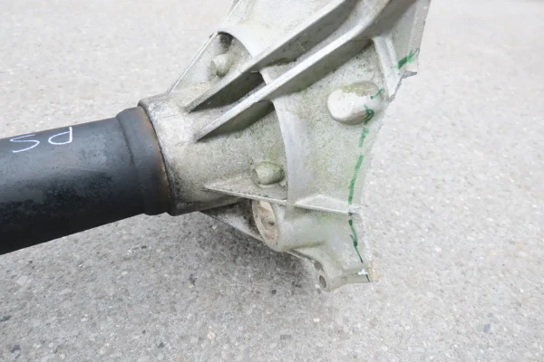 Porsche 924 944 951 Transaxle Transaxlerohr Kardanwelle Zentralrohr Schaltung Version ohne Haken 477521271F – Bild 5