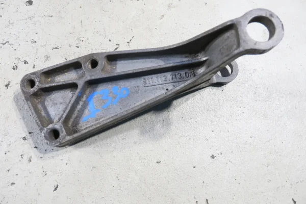 Porsche 911 G-Modell Halter Sekundärluftpumpe Luftpumpe 9111131130R – Bild 3