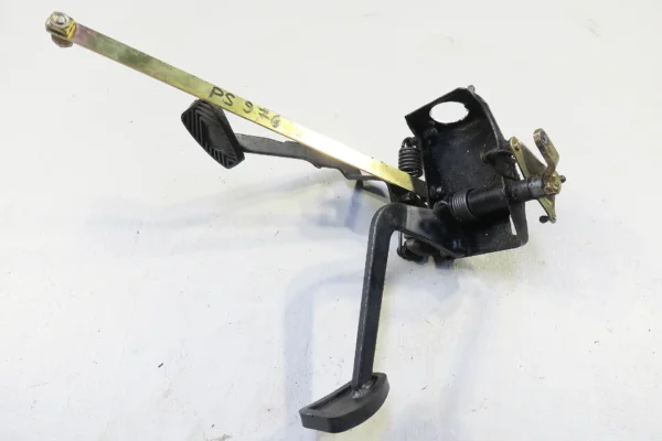 Porsche 911 SC Carrera G-Modell Pedalerie Fußhebelwerk mit Lagerbock Pedale Pedal pedals