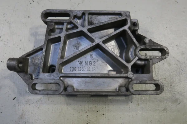 Porsche 911 Halter Klimakompressor 9301261181R – Bild 3