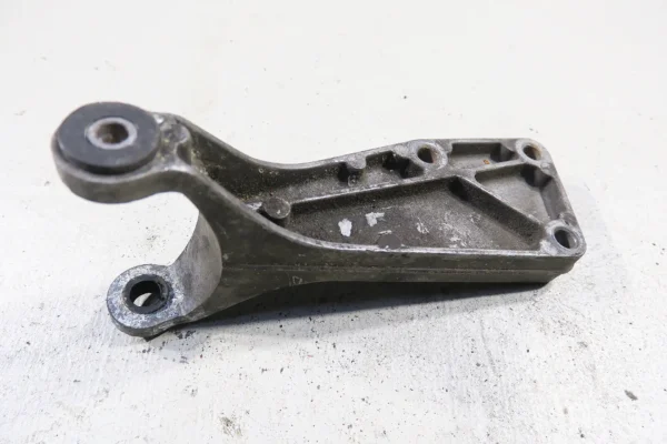 Porsche 911 G Modell Halter Sekundärpumpe 9111131130R – Bild 2