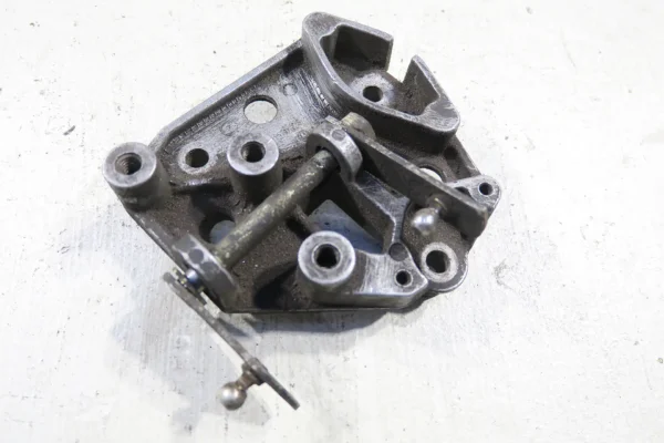 Porsche 911 G Modell Halter Umlenkplatte 9111102341R – Bild 2