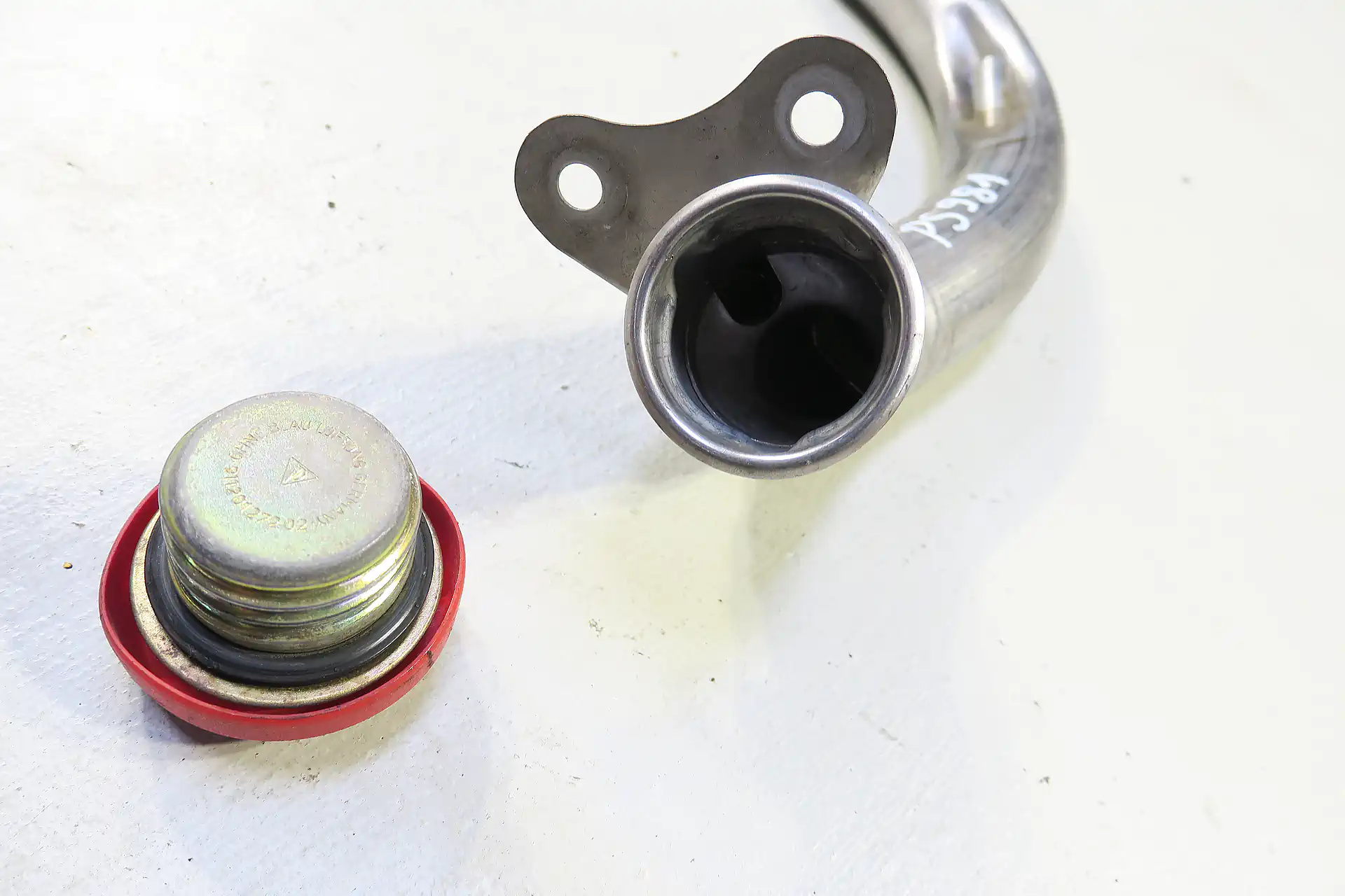 PORSCHE 911 930 G Modell Turbo Einfüllstutzen Tank Benzintank Stutzen 91120104904 plus Deckel 91120127202 Tankstutzen tank filler tube – Bild 3
