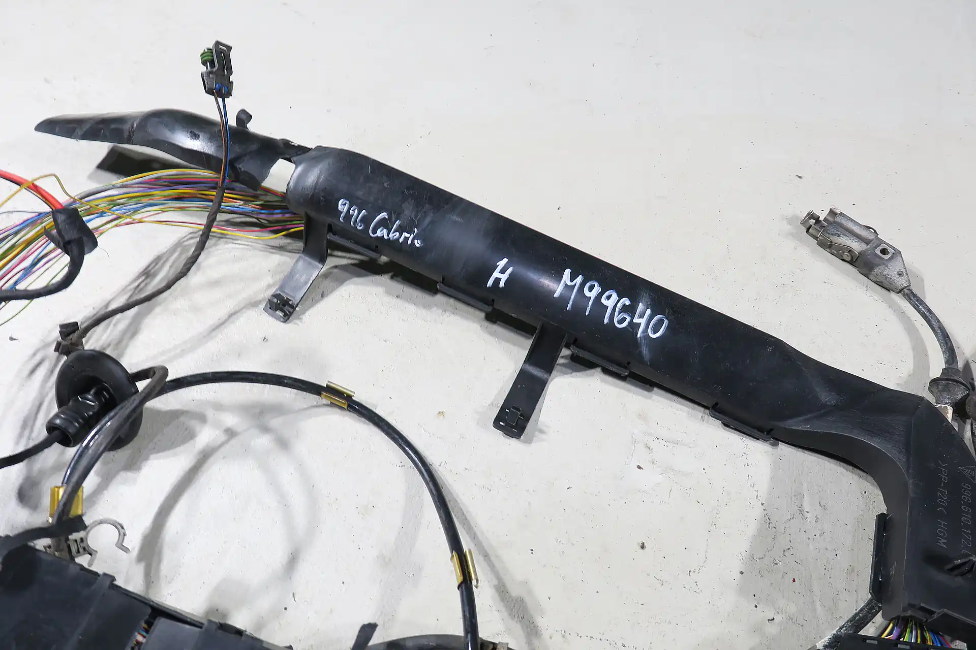 Porsche 911 996 C2 Cabrio Baujahr 1999 Kabelbaum LL Heck Hinterwagen 99661290500 Leitungssatz Original wiring harness – Bild 5