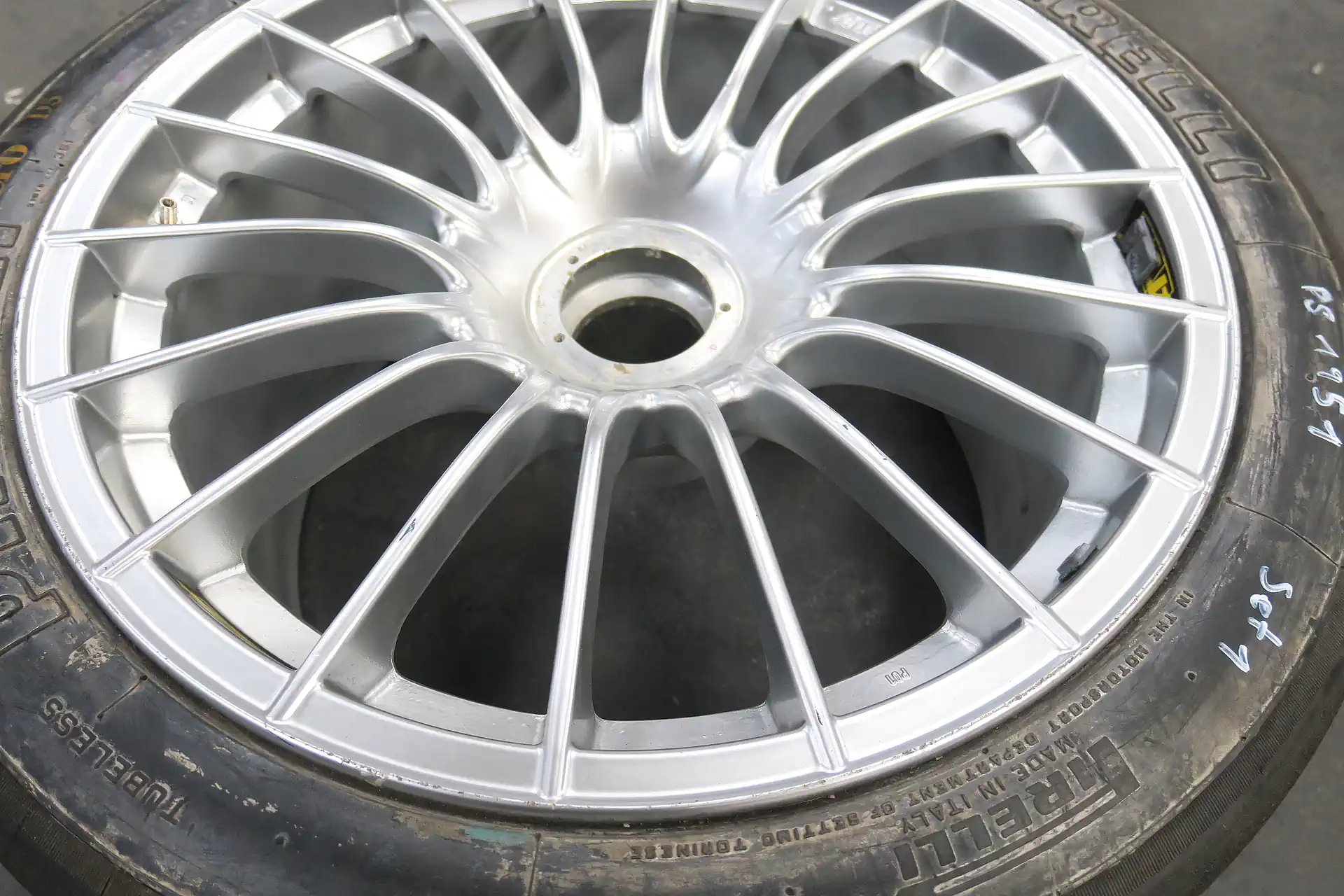 Porsche 911 996 GT3 R / RS Original ATS Felgen Baujahr 2001 10J X 18 Zoll Vorderachse vorne 2 Stück – Bild 11