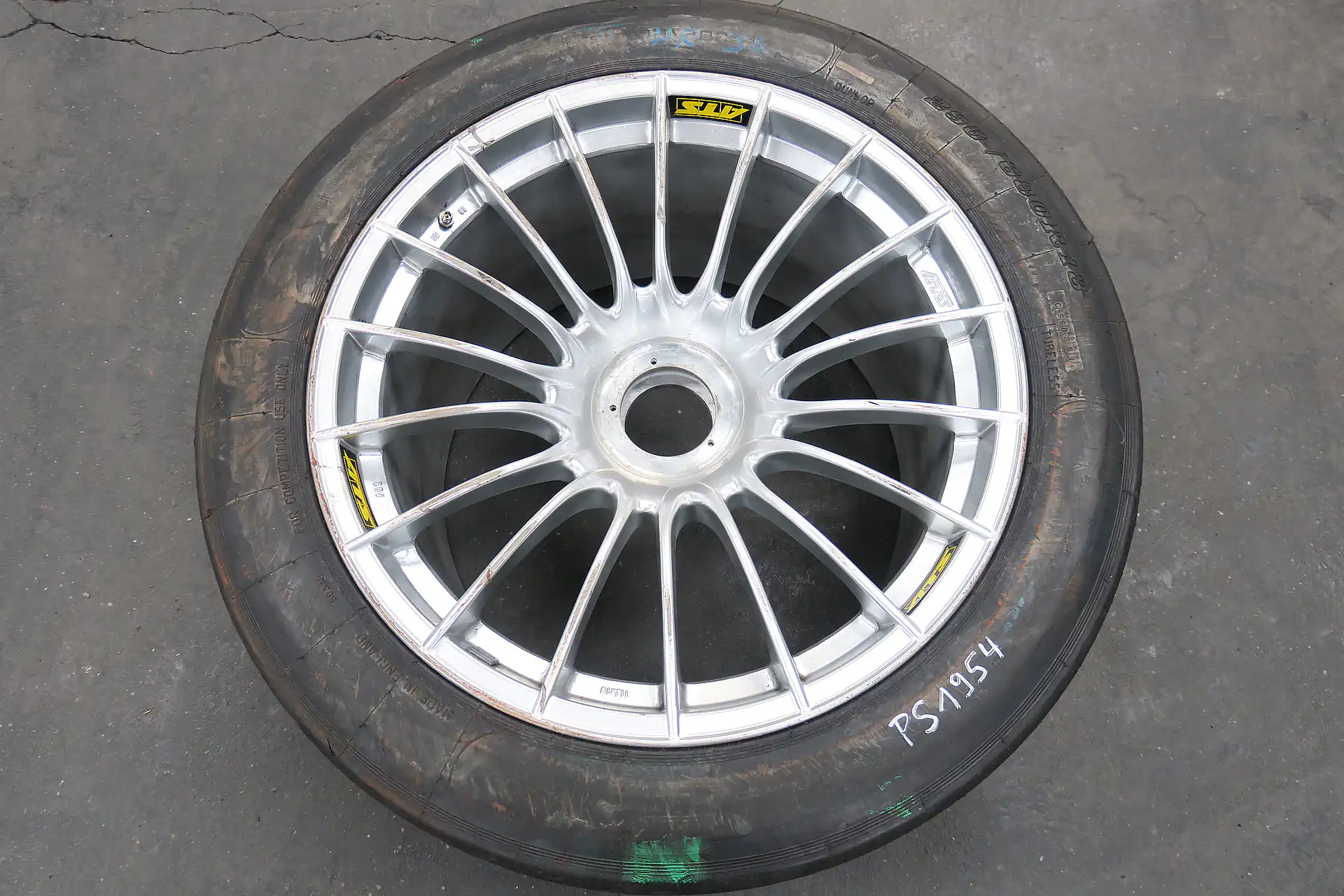 Porsche 911 996 GT3 R / RS RSR Original ATS Felge Baujahr 2001 11JX18 Zoll Hinterachse 1 Stück
