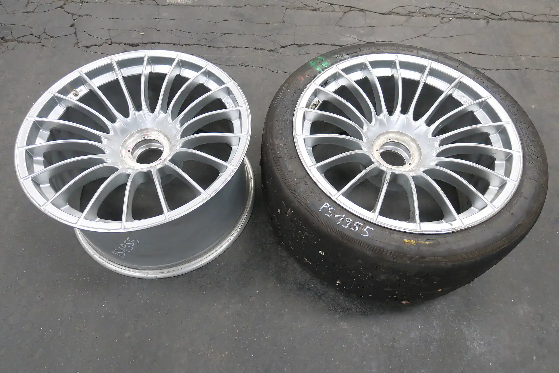 Porsche 911 996 GT3 R / RS RSR GTR Original ATS Felge Baujahr 2003 9JX18 Zoll Vorderachse 2 Stück Set