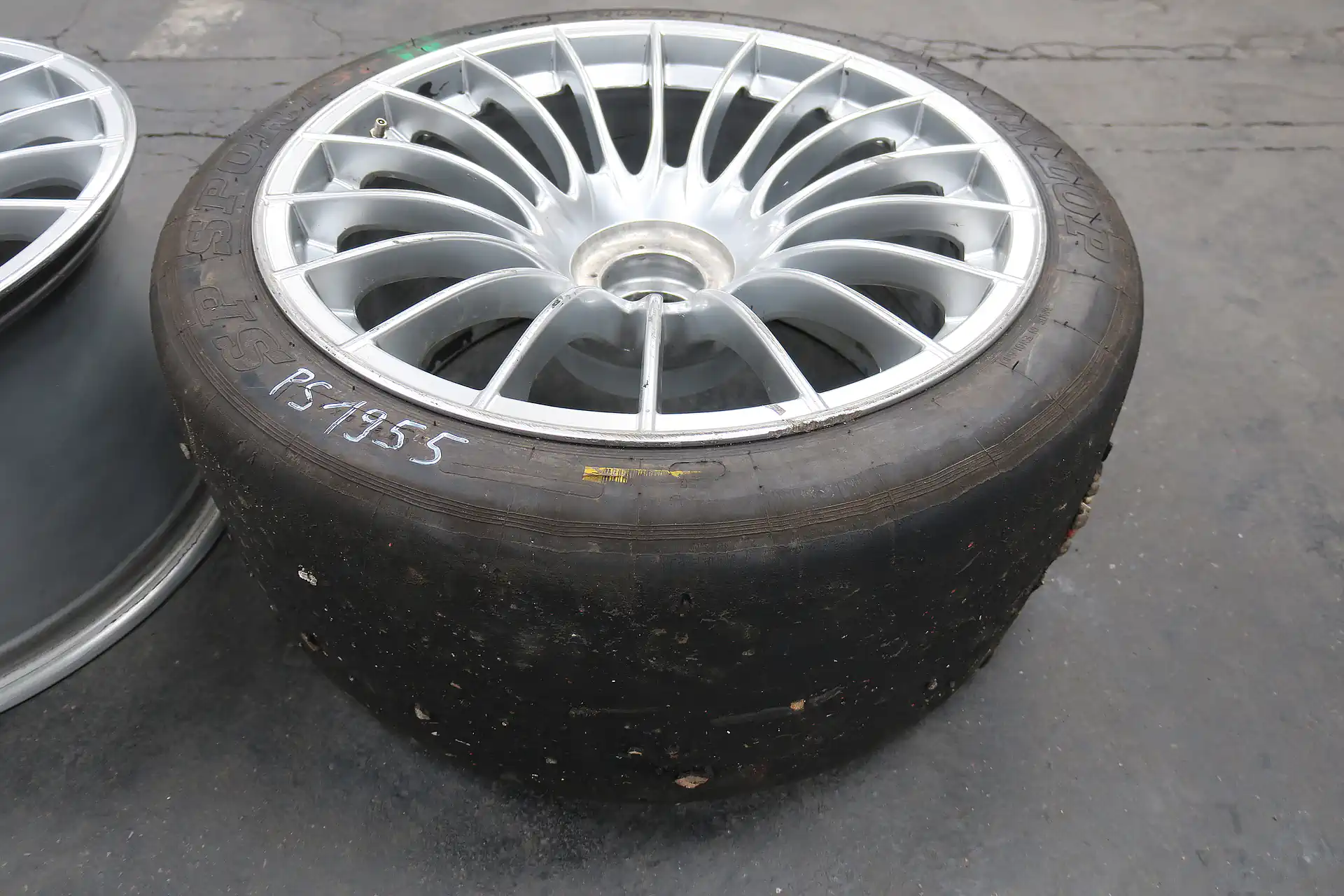 Porsche 911 996 GT3 R / RS RSR GTR Original ATS Felge Baujahr 2003 9JX18 Zoll Vorderachse 2 Stück Set – Bild 3