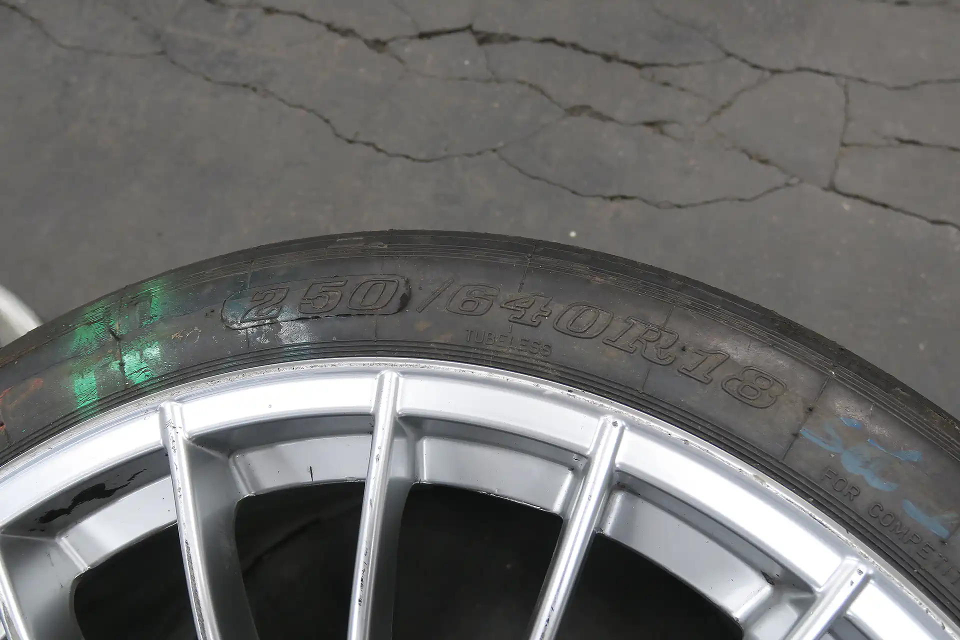 Porsche 911 996 GT3 R / RS RSR GTR Original ATS Felge Baujahr 2003 9JX18 Zoll Vorderachse 2 Stück Set – Bild 13