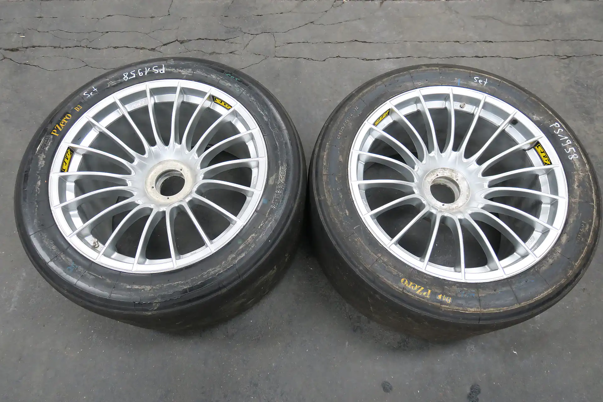 Porsche 911 996 GT3 R / RS RSR GTR Original ATS Felgen Baujahr 2002 11JX18 Zoll Hinterachse 2 Stück Set