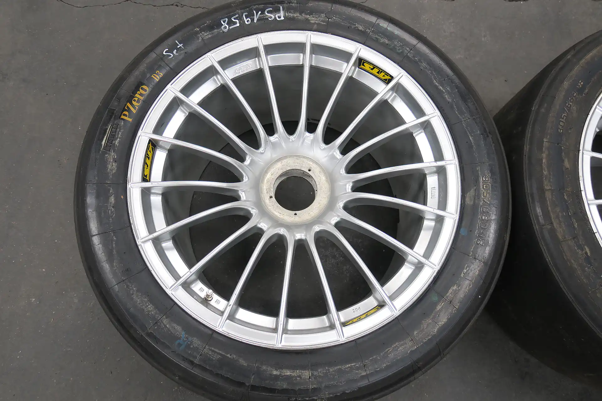 Porsche 911 996 GT3 R / RS RSR GTR Original ATS Felgen Baujahr 2002 11JX18 Zoll Hinterachse 2 Stück Set – Bild 3