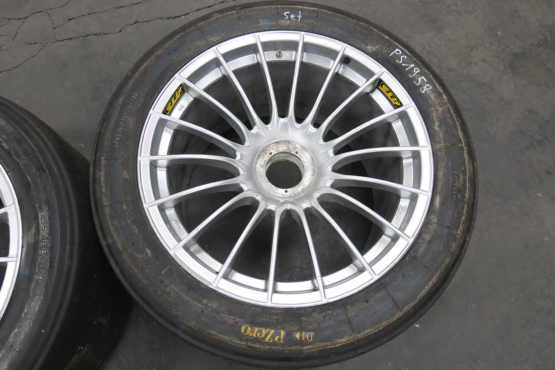 Porsche 911 996 GT3 R / RS RSR GTR Original ATS Felgen Baujahr 2002 11JX18 Zoll Hinterachse 2 Stück Set – Bild 4